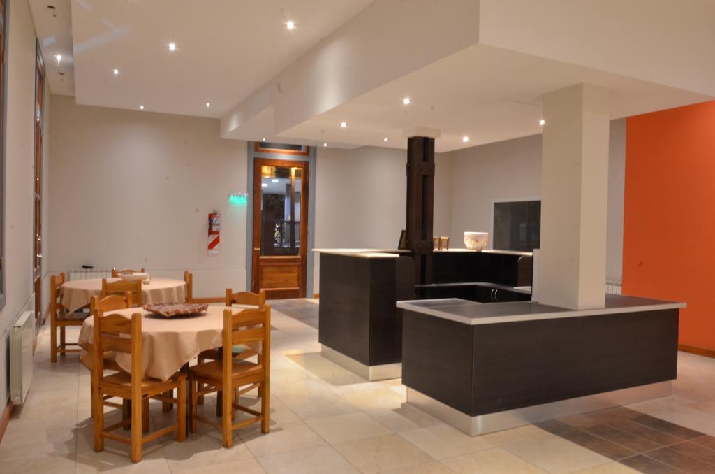 Hotel El Recreo Хенерал Рока Екстериор снимка