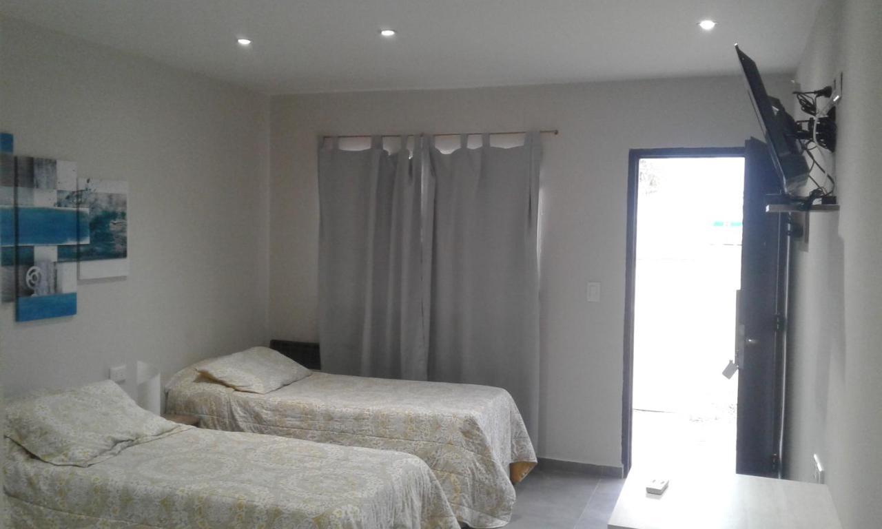 Hotel El Recreo Хенерал Рока Екстериор снимка